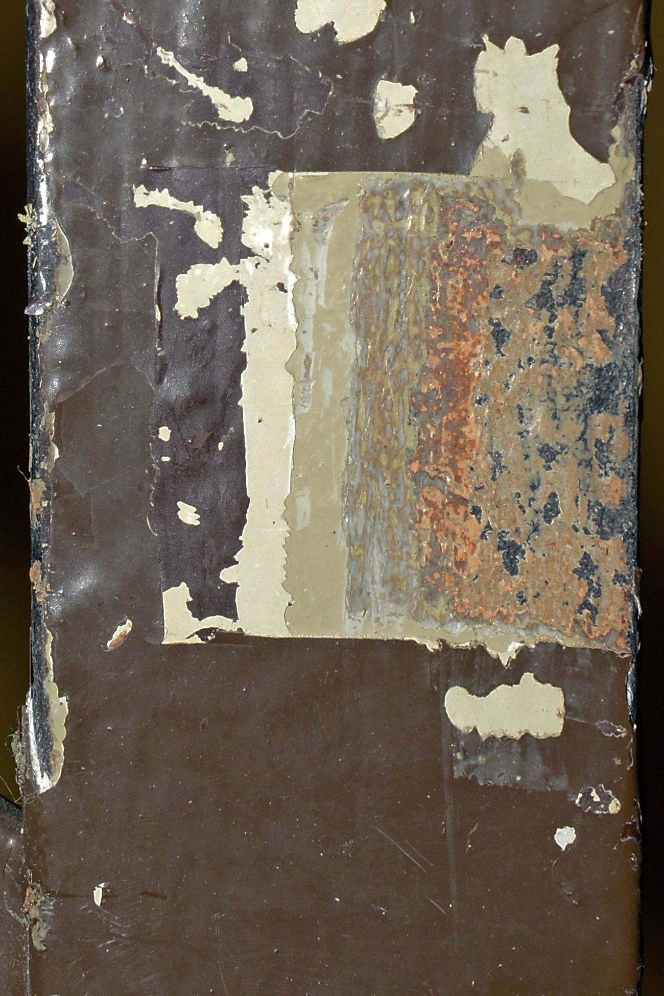 Befundöffnung an einem Treppengeländer im Treppenhaus eines Jugendstilbaus